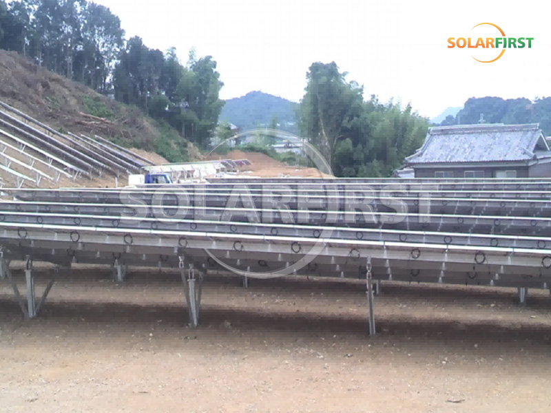 Planta de energía de 15 MWp con montaje en tierra en Japón