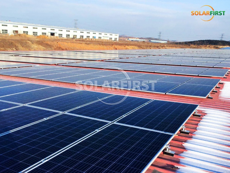 Instalación de tejas metálicas de 5,6 MWp en China