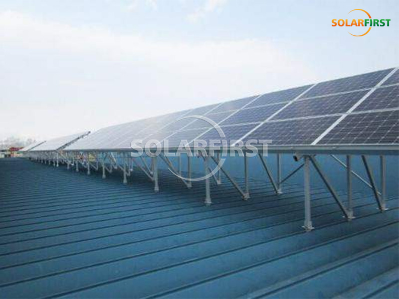 Instalación de tejas metálicas de 286 kWp en Hokkaido