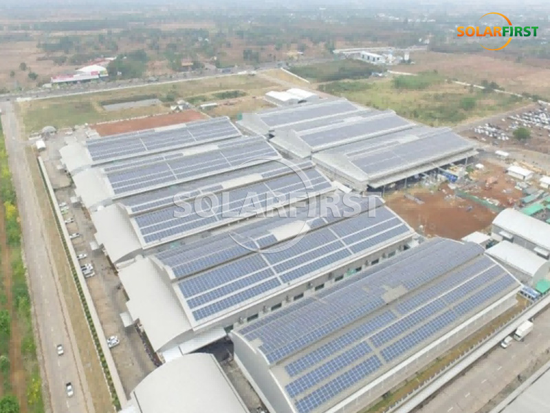 Instalación de tejas metálicas de 8,8 MWp en Tailandia