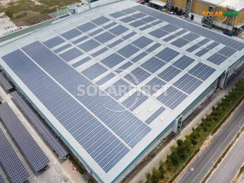 Instalación de tejas metálicas de 4,4 MWp en Malasia