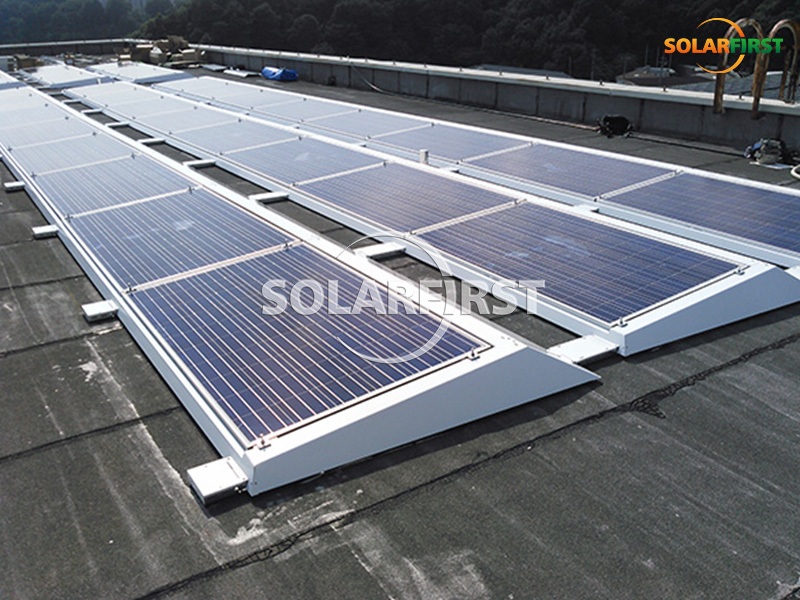 Montaje de balasto de 80 kWp en Japón