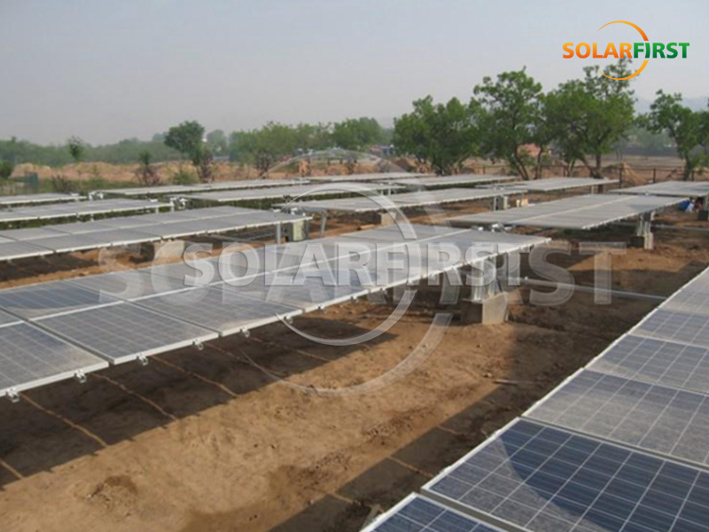 Seguimiento de un solo eje plano de 600 kWp en Qinghai