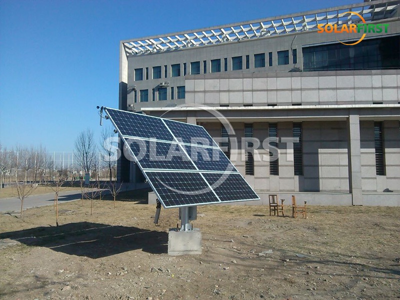 Seguimiento de doble eje de 1,8 kWp en la Universidad de Comercio de Tianjin