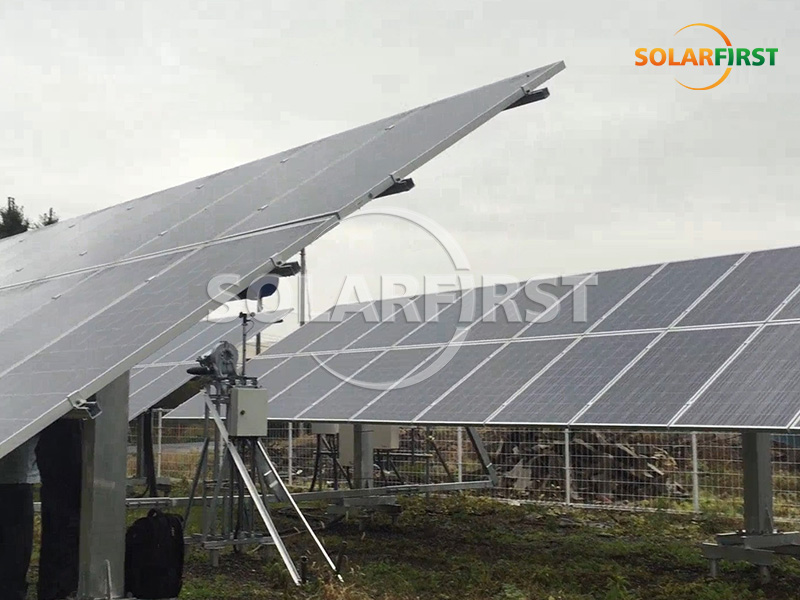 Seguimiento de un solo eje con enlace plano de 300 kWp en Japón