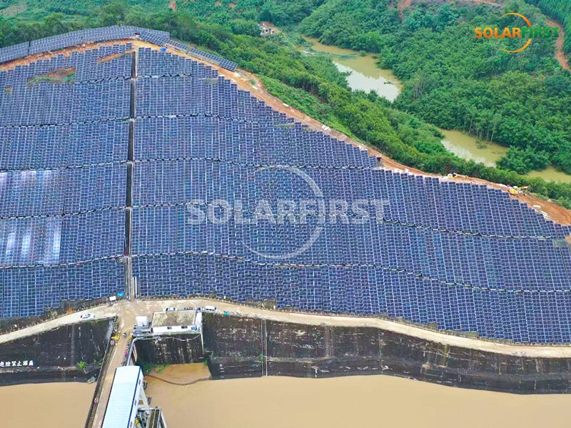 Instalación de una planta de energía en pendiente flexible de 3 MWp en Guangxi