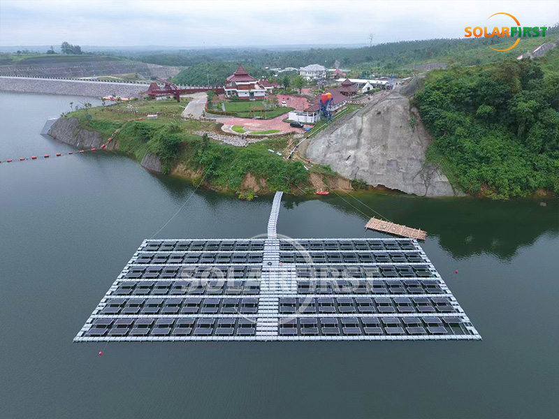Planta fotovoltaica flotante de 68 kWp en Indonesia
