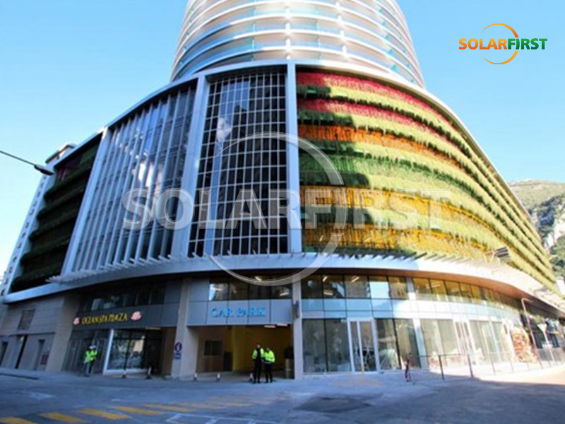 Muro cortina BIPV de 150 kWp en Gibraltar