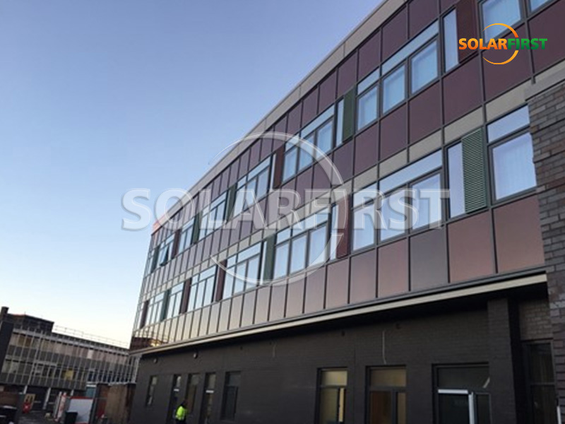 Muro cortina BIPV de 260 kWp en el Reino Unido