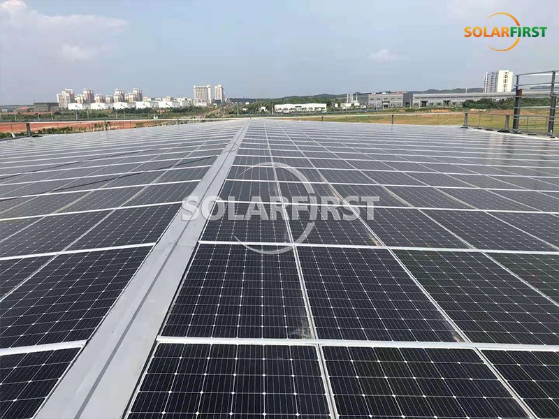 Instalación en techo de un BIPV de 5,6 MWp en Zhanjiang