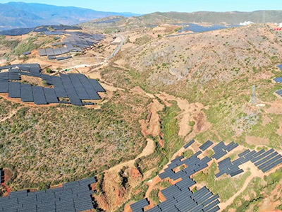 Líderes de China Hydropower Group y China Datang Corporation visitaron el parque de energía solar de 60 MW en Dali, provincia de Yunnan.