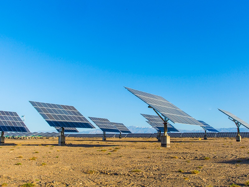 Tori, Xinjiang: La energía fotovoltaica ayuda a los hogares que han salido de la pobreza a aumentar sus ingresos de manera constante.