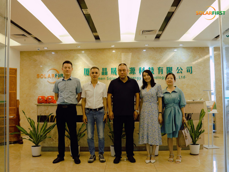 Colaboración estratégica en innovación BIPV: Xinyi Glass visita Solar First Group