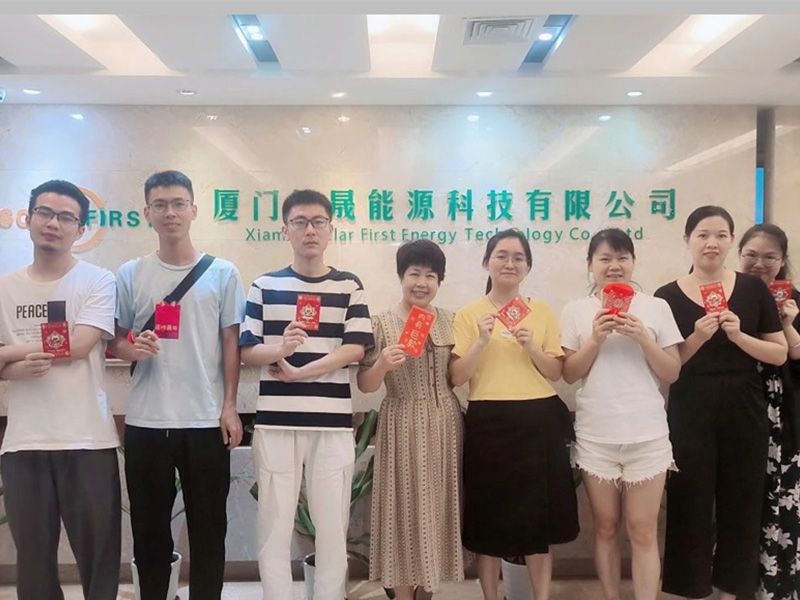 Apueste por la buena suerte y celebre el Festival del Medio Otoño: Xiamen Solar First Energy Company realiza con éxito un evento de apuestas de pasteles de luna.