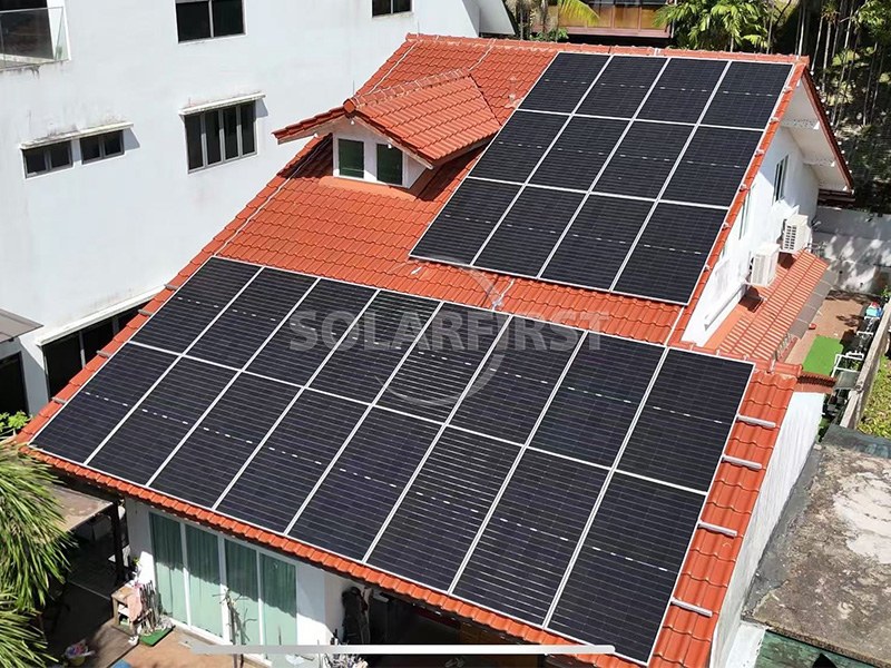 Instalación de tejas solares de 45 kWp en Singapur